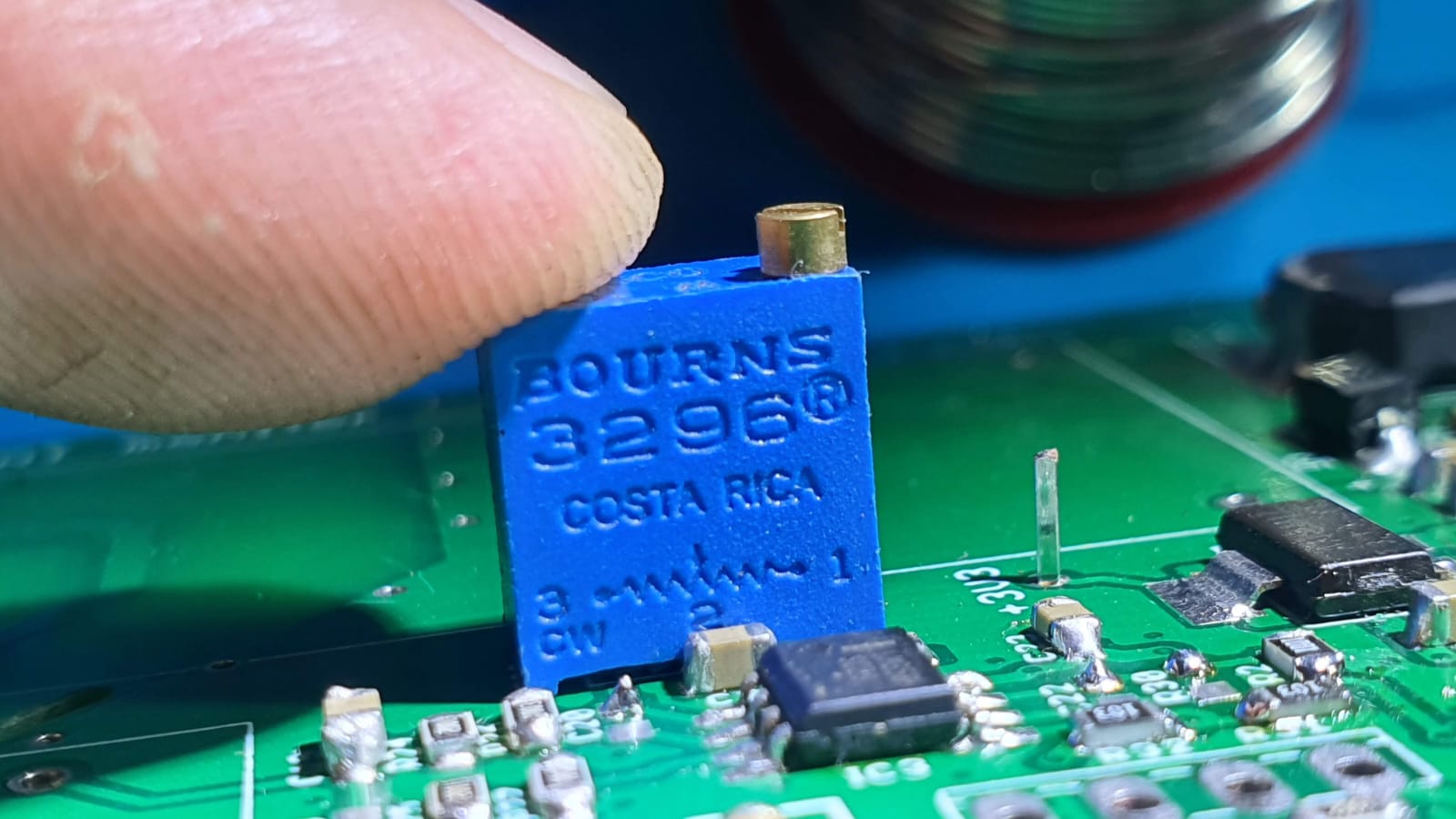 LoRa controller with relay and terminal connections
